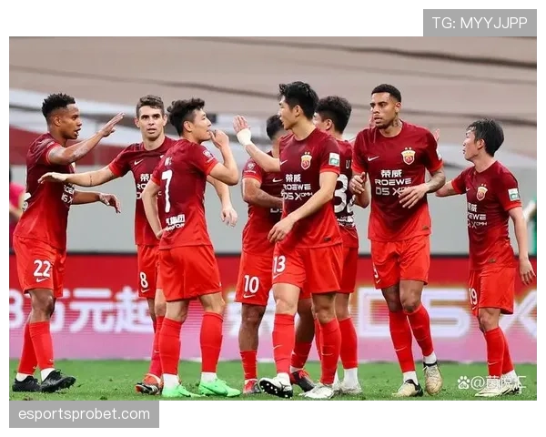 从边后卫到边翼卫:揭秘上海海港球员如何适应新阵型攻防职责